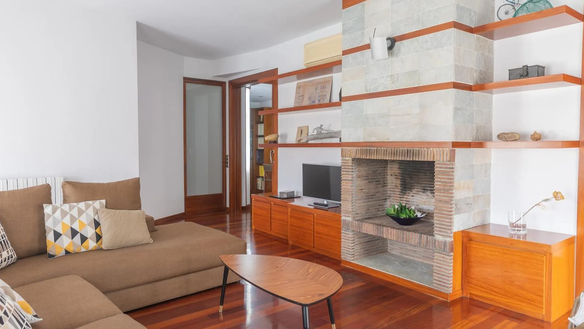Mazi Apartments Colon location
