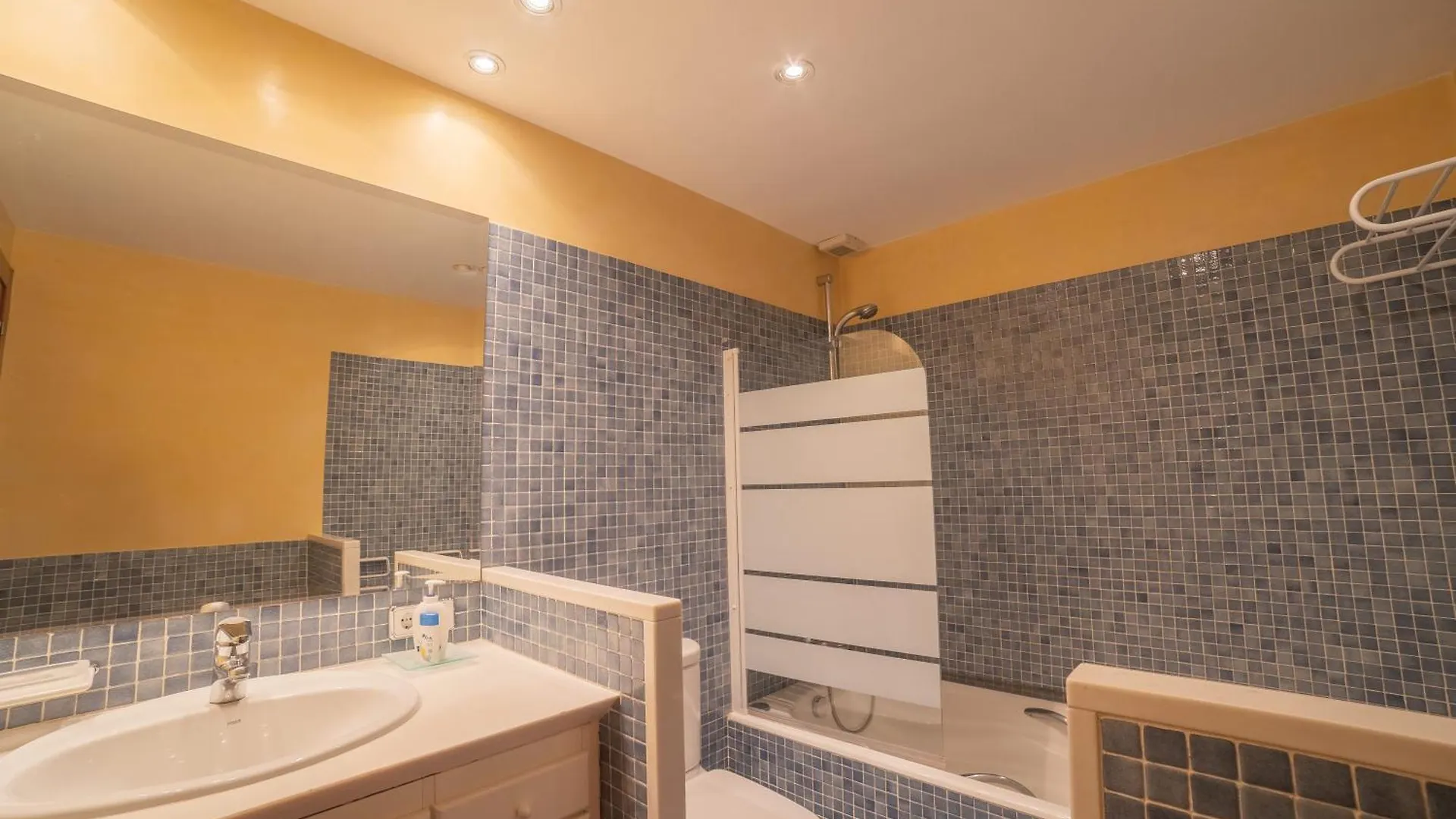 Mazi Apartments Colon Vic