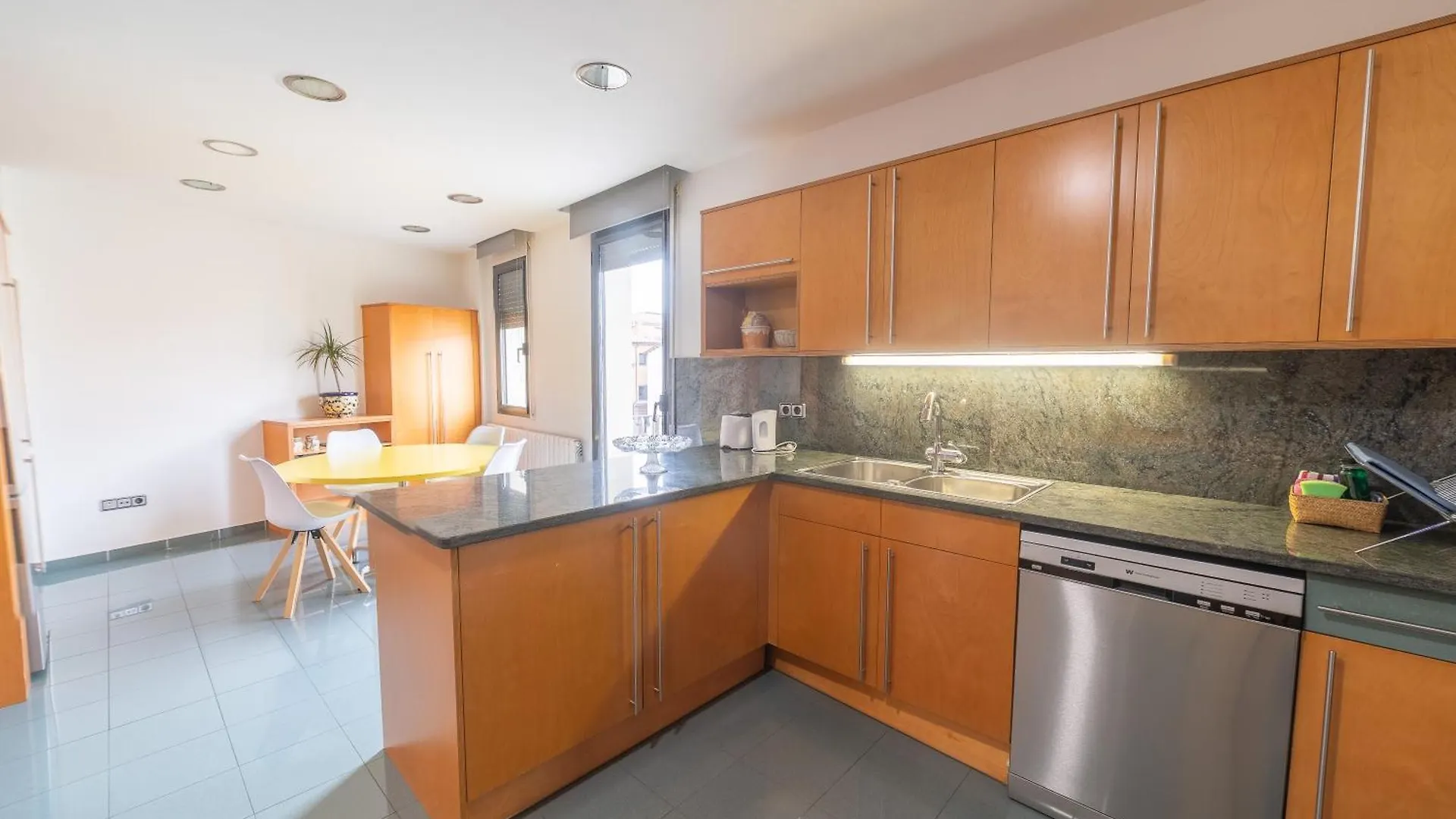 Mazi Apartments Colon Vic