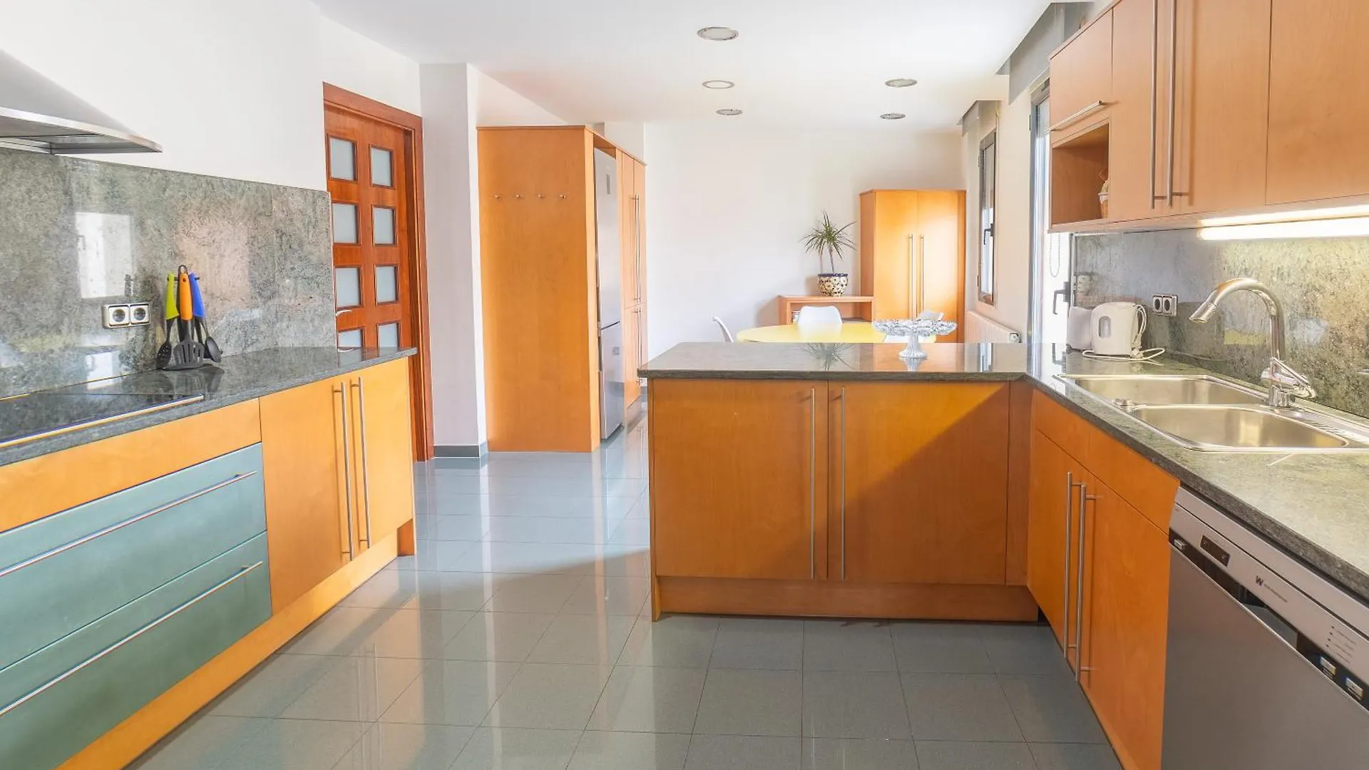 Mazi Apartments Colon Vic